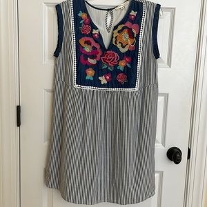 Sleeveless summer embroidered dress- size L